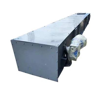 Horisontell täckbandstransportör med gummikjolband